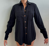 Manera Odevatca black button up top