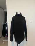 Munai black knitted turtleneck sweater